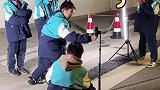小孩哥跳舞录制视频，灯光师音响师场记演员样样齐全