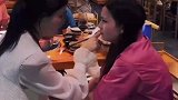 女孩们喝酒喝出真性情哭成一片，哭不代表脆弱而是发泄情绪