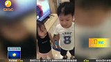 当萌娃给自己剃头时,妈妈哭笑不得