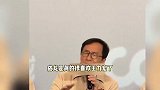 成龙夸赞王力宏很全能，直言希望对方是自己儿子，两人多次在演唱会上亲吻
