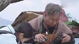 哑父收破烂给养女买名牌鞋，养女偷换掉，体育课鞋竟飞出