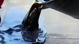 用热沥青给屋顶防水