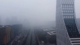 航拍大雾笼罩的成都CBD，更加气势恢宏，满满的未来感