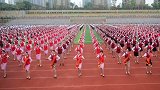 腿！腿！腿！准空姐齐跳曳步舞 成都天航万名学生亮美腿