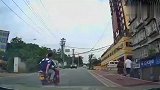哇！它翘起来了