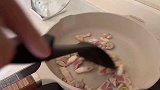孕期菜谱！老婆点餐“铁锅焖面”色香味俱全