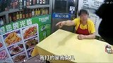 嫌弃女儿30岁还没嫁，母亲抄铁棍抽女儿，却给儿子买套房