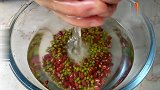 原来把红豆和绿豆放在一起这么好吃，营养美味，比包子馒头都简单