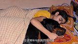 女子常与狗狗同吃同睡，半年后肚子突然疼痛，去医院检查后惊呆了