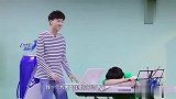 华晨宇的学员太搞笑，献吻给他遭嫌弃：我一个大男人要你的吻干嘛