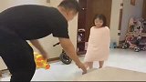 这儿子怕是捡来的吧