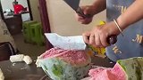 快来看看名副其实的冰西瓜！这脆生生的声音