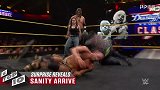 WWE-18年-十大惊喜时刻 斯汀化身“雕像”伏击罗林斯-专题