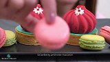 小姐姐吃的点心真漂亮，看着很美味的样子