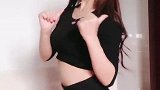 超短裤美女好身材的优点，就是随便穿什么衣服都可以那么美