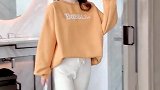 皮肤黑的女生该怎么挑选衣服颜色？