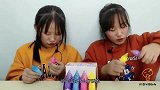 俩妹子吃趣味“积木城堡糖果”，炫彩尖顶似火箭，清甜好美味
