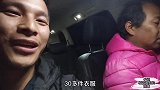 霜降东北天冷了，好心人在小区里发现两条流浪狗，在角落瑟瑟发抖