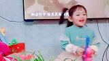 天真活泼可爱的小姑娘小棉袄