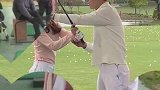 王子异教金晨打高尔夫  俊男靓女，这对cp也太养眼了。