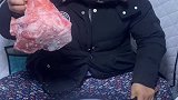 内蒙古雪天吃肘子
