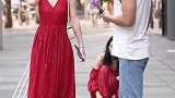 我就低头系了个鞋带，就把男票弄丢了