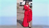真正想吸睛的女人，出街都会给自己准备一件鲜艳的衣服