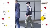 王一博官宣《有翡》杀青后亮相机场，低头疾走大长腿瞩目