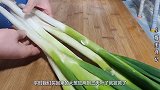 保存大葱时，直接放地上就错了，教你3个土方法，放半年都还新鲜