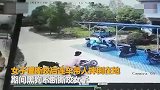 女子准备骑车离开 突遭大黑狗扑咬倒地