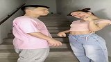 阿姨，明天六楼不用打扫卫生，我们坐干净了