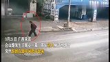 广西来宾老人跌倒，男子拍视频证明清白后再救助：你自己跌的哦