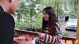 二货兄妹卖烤串互相抬杠，一个卖大烤串一个卖小烤串，结局太逗了