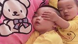双胞胎兄弟，哥哥连睡觉的时候都护着弟弟，太萌了