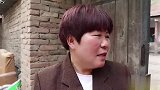 养女打工不回家，70岁母亲在村里受尽欺负，3年后霸气回村