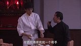 老板听见小伙说研发了五彩水饺，高兴坏了