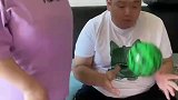 女生生气的统一动作