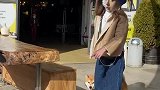 周末和可爱的小姐姐一起去逛古董家具城