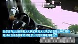 老太迷路钻护栏误闯高速，交警交棒派出所爱心接力