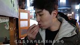 农村小伙进城吃美食，偶遇路边摊，极限挑战吃50片烤肉！