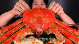 韩国土豪小哥吃帝王蟹，一个人吃一大只，网友有钱真好！