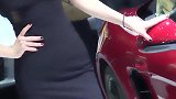 这真是只可爱猫咪呀！气质过人的日本小姐姐也太漂亮了吧~