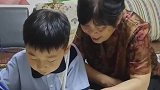 70岁退休老教师辅导孙子功课，逐渐暴躁