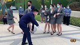 大叔以一敌三，这身手我佩服！