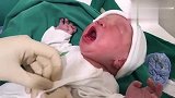 刚出娘胎的小宝宝哭声嘹亮，很有个性啊！太招人喜爱了！