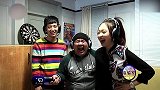 美女来到咖啡厅，服务员问：你是游泳还是洗澡啊