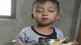 困得不行，又舍不得美食，你们家宝宝是这样吗