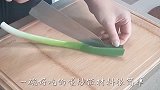 蛋炒饭这样做才好吃，做法简单，分钟做出一大碗，家里孩子超爱吃