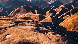 藏区的“时光之眼”，你看到的是过去、还是未来。西藏 私藏度假地 旅行 沿途风景