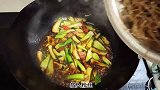 外面漫天大雪，咱吃不起火锅刷羊肉，就吃个猪肉青菜炖粉条